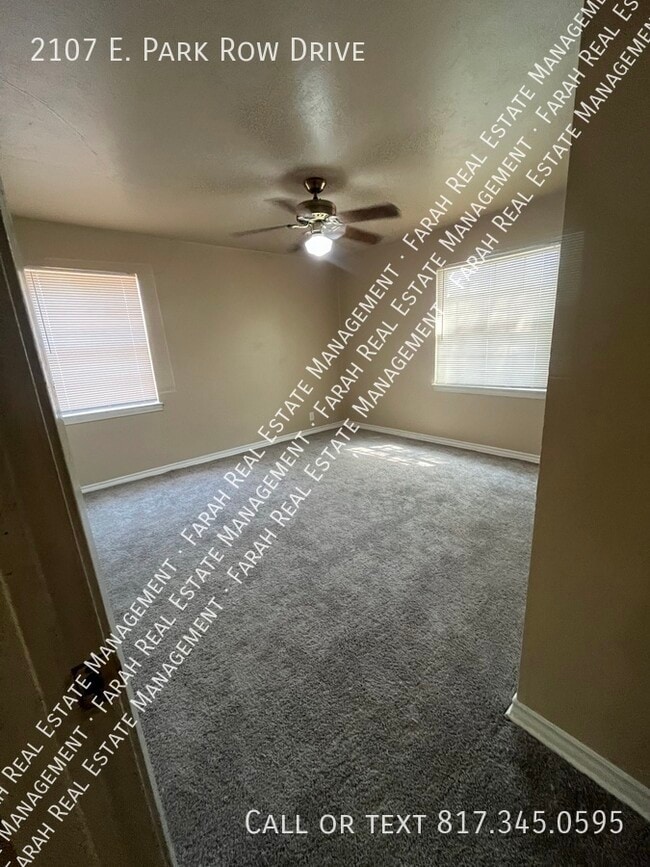 Building Photo - 2107 E Park Row Dr