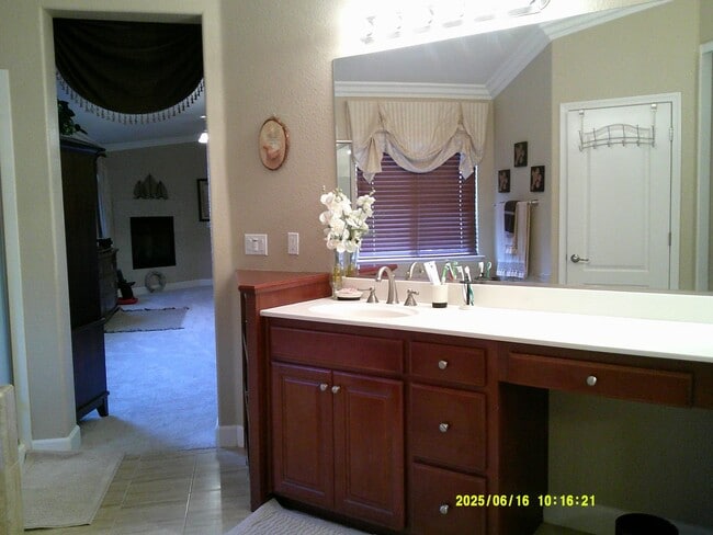 Building Photo - 5002 S Ridgefield Way