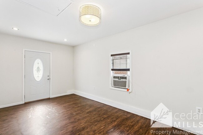 Building Photo - Family Friendly Home in Oakwood Estates