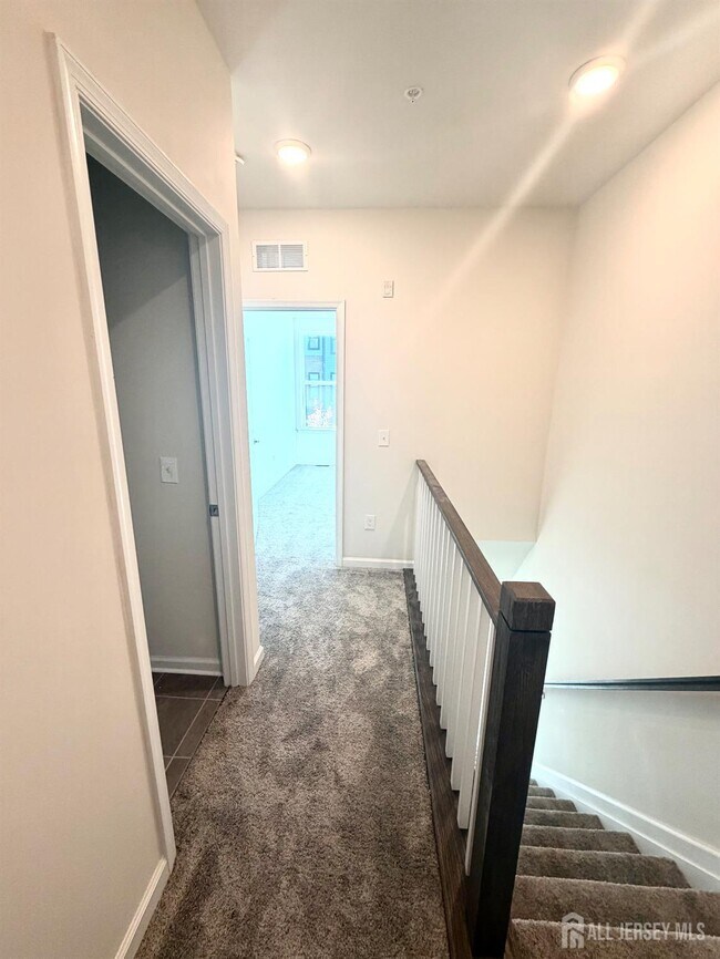 Building Photo - 808 Sadie Cir