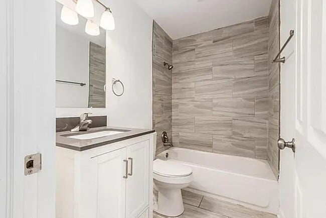 Building Photo - 1109-1111-1111 Franklin Ave