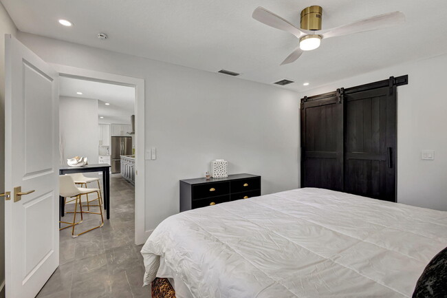 Building Photo - 1261 Singer Dr
