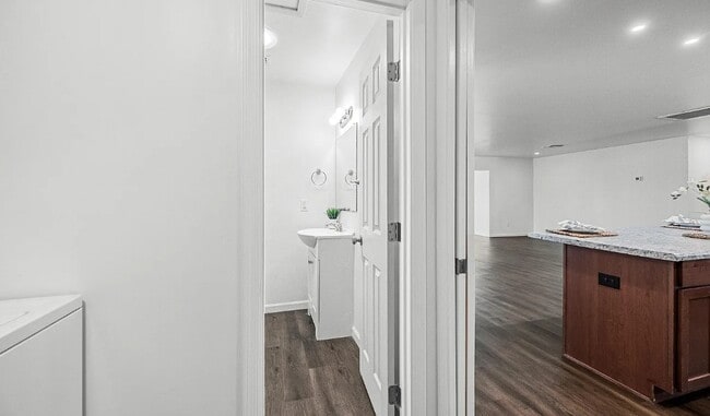 Building Photo - 1720 E Hermosa Dr