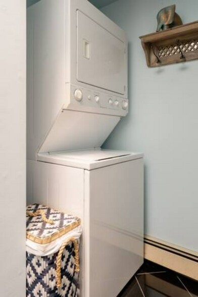 Building Photo - 602 Summer St