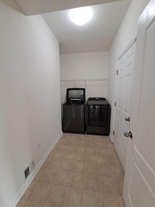 Building Photo - 17305 Madrillon Way