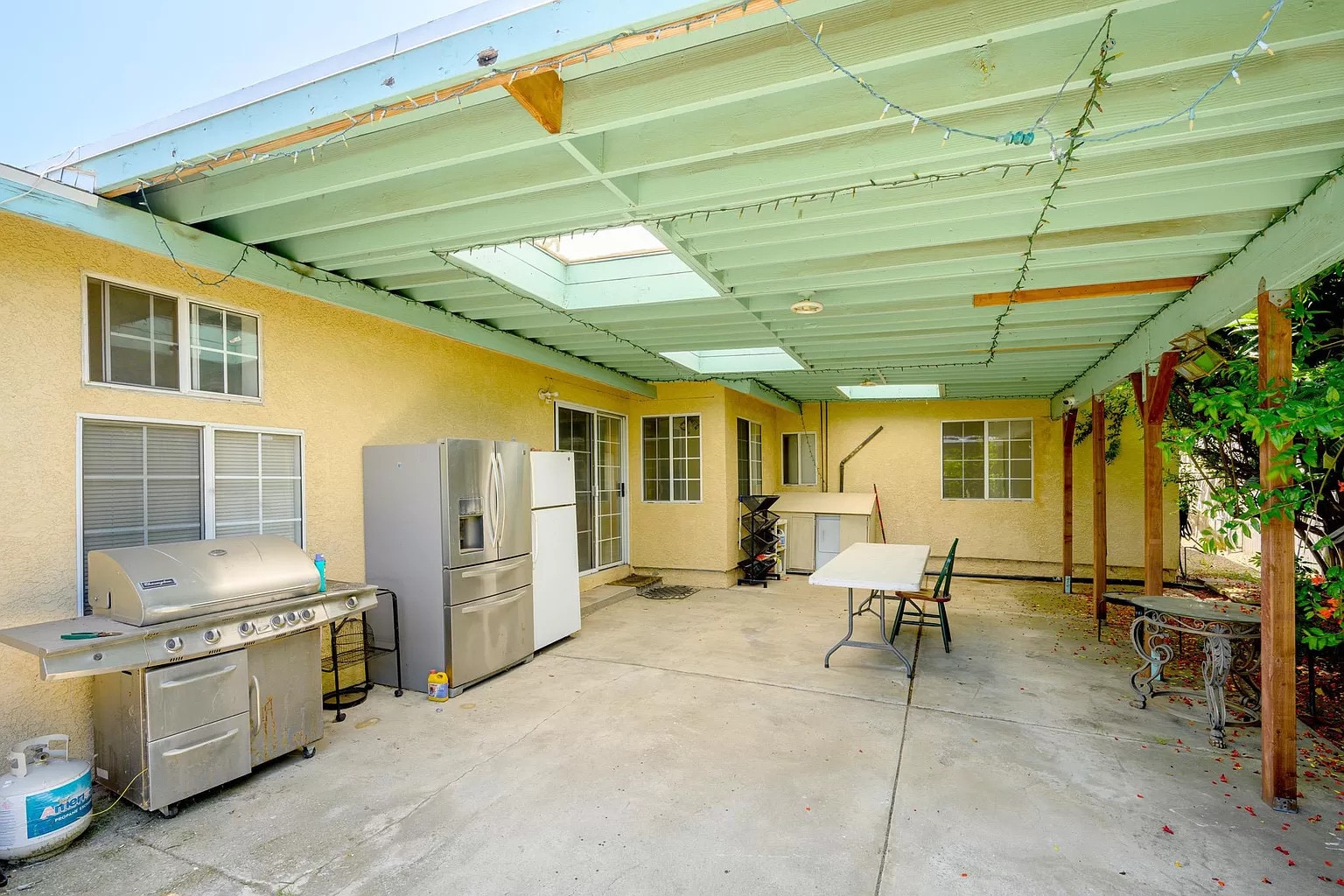 Building Photo - 14012 Sayre St