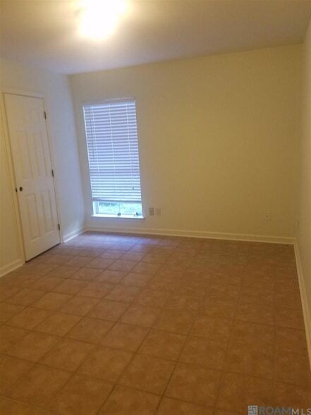 Building Photo - 16242 E Ridgewood Dr