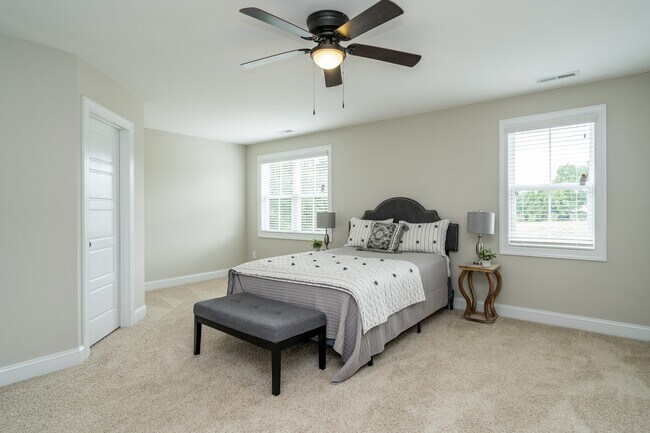 Building Photo - 31 Thunderbolt St