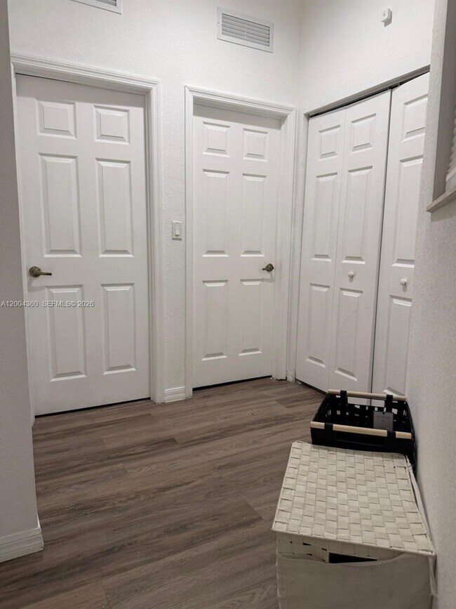 Building Photo - 8999 NW 107 Ct