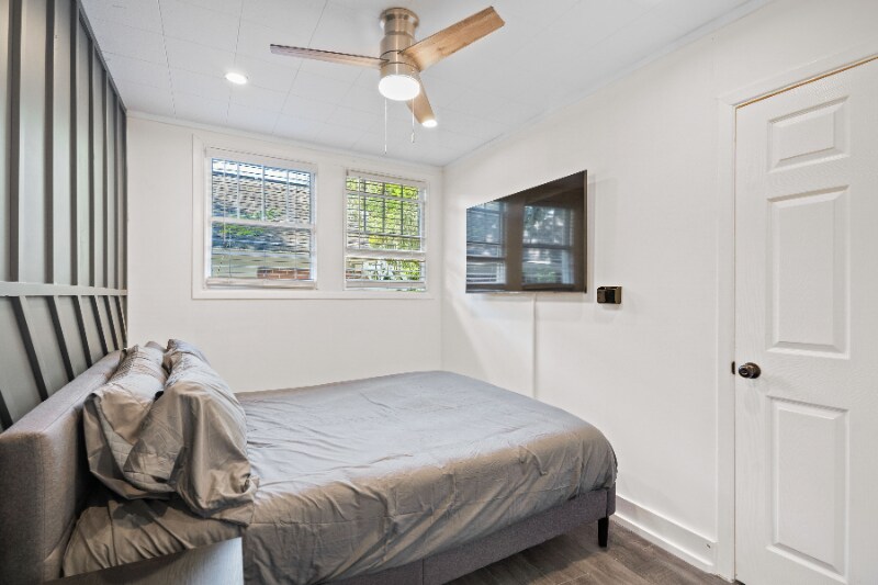 Building Photo - 2009 W Dekle Ave