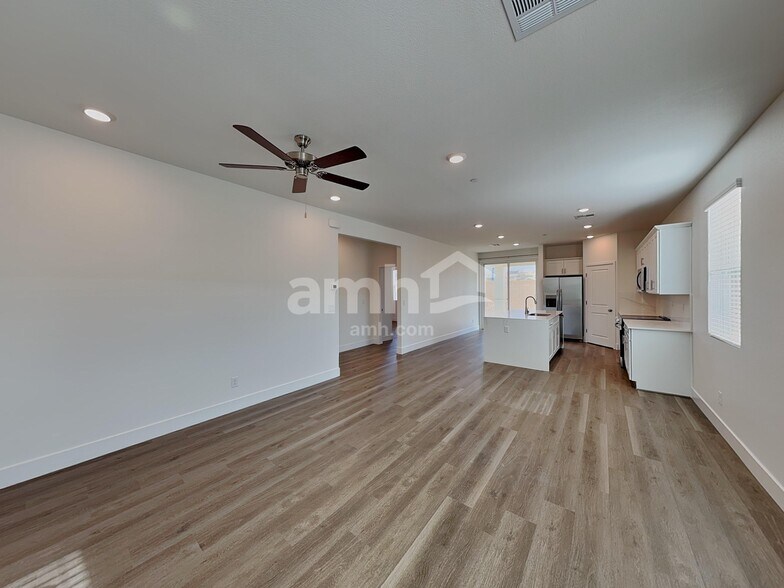 Building Photo - 677 Crimson Flare Ct