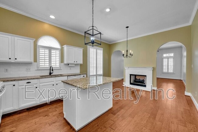 Building Photo - 6285 S Clubview Cir