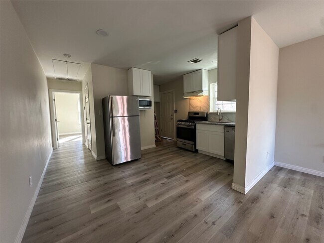 Building Photo - 5024 Jefferson St