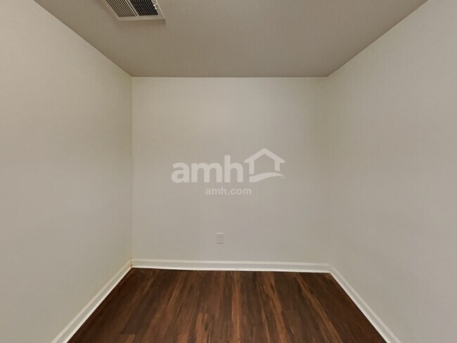 Building Photo - 7184 Kenyon Dr