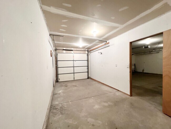 Building Photo - BEAUTIFUL 3 BED, 2 BATH SINGLE FAMILY HOME LOCATED IN NW REDMOND!