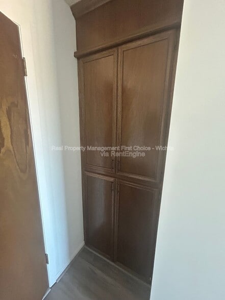 Building Photo - 2405 S Capri St