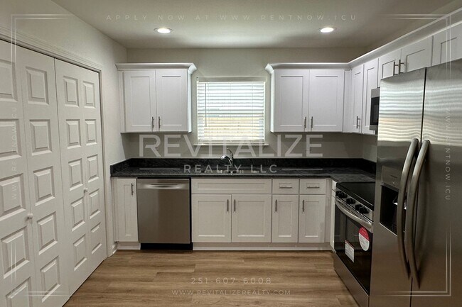Building Photo - **OPEN HOUSE 08/17 1-3PM** 4 Bed/2 Bath Ho...