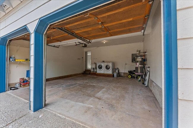 Building Photo - Renovated 4-bdrm, 2-bath Tualatin home—Cor...