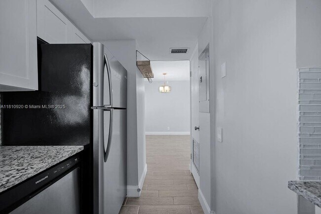 Building Photo - 4143 N Ocean Blvd