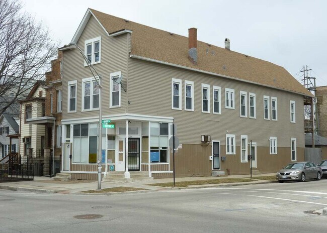 Building Photo - 2100 W Barry Ave