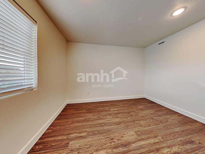 Building Photo - 211 Allen Ln