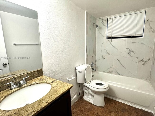 Building Photo - 1525 NE 135th St