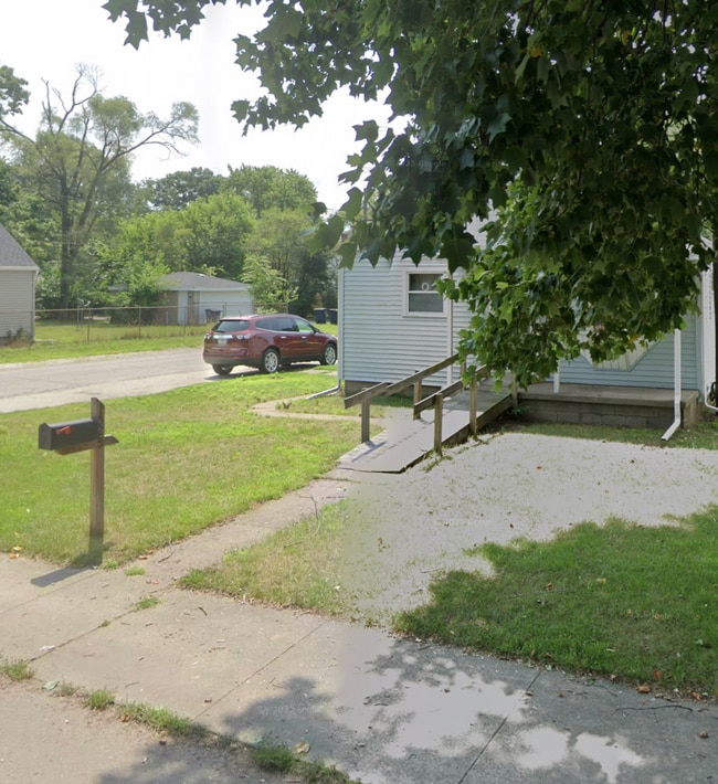Building Photo - 1525 Springland Ave