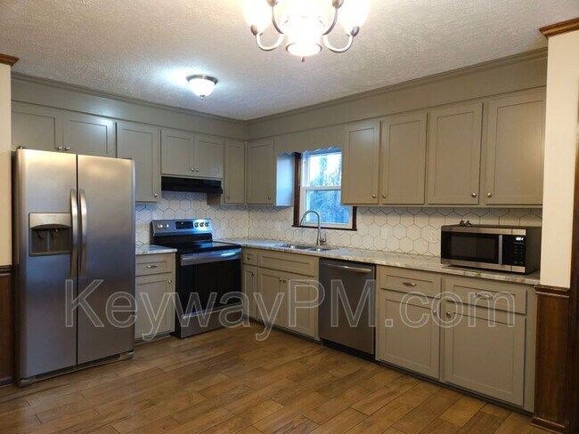 Building Photo - 299 Woodland Dr