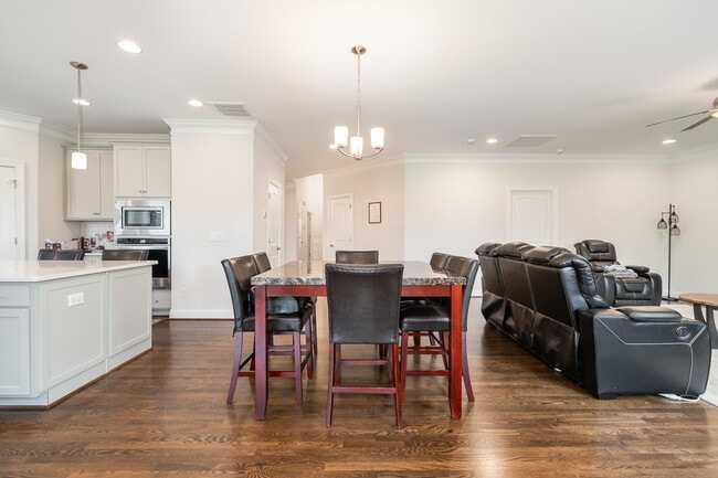 Building Photo - 6006 Tanoak Ct