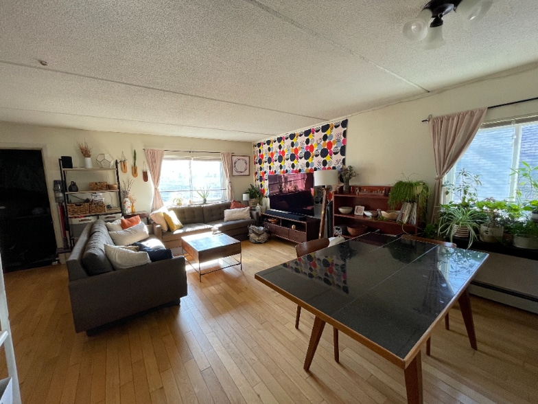 Building Photo - 122 Sycamore St