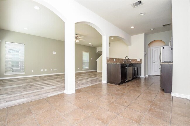 Building Photo - 8908 Clovermist Dr