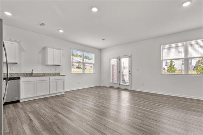 Building Photo - 103 Rydal Wy