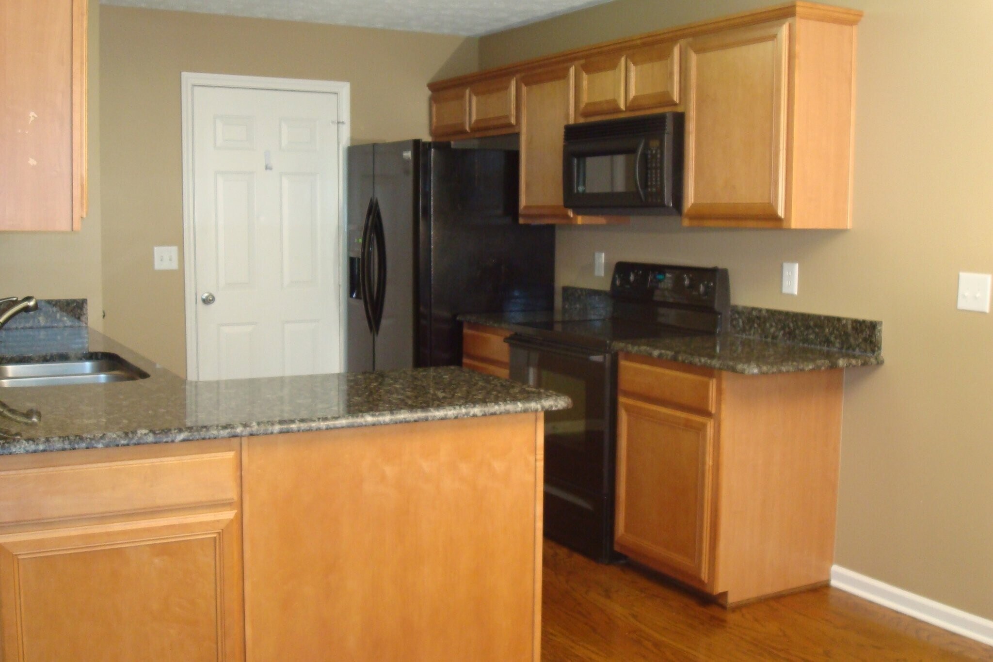 Building Photo - 2119 Long Meadow Dr