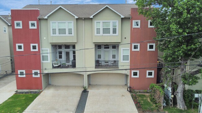 Building Photo - 1137 W 24th St