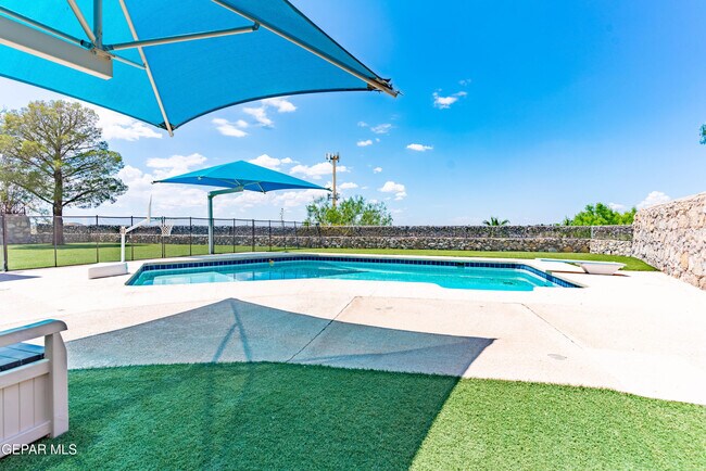 Building Photo - 7033 San Marino Dr