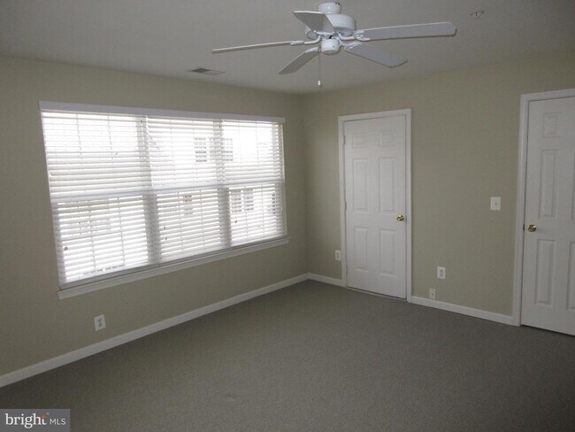 Building Photo - 3865 Eisenhower Ave