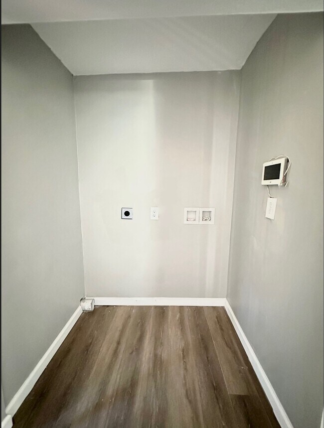 Building Photo - 1316 Court R