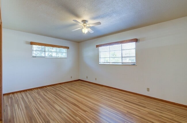 Building Photo - 123 W McKinley Ave