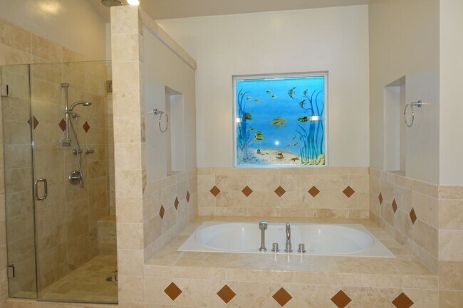Building Photo - GREAT North Los Altos Home, large rooms, v...