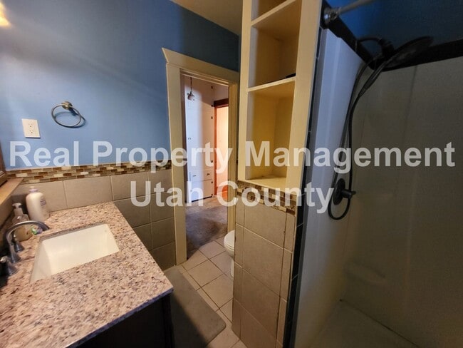 Building Photo - 159 N 400 E