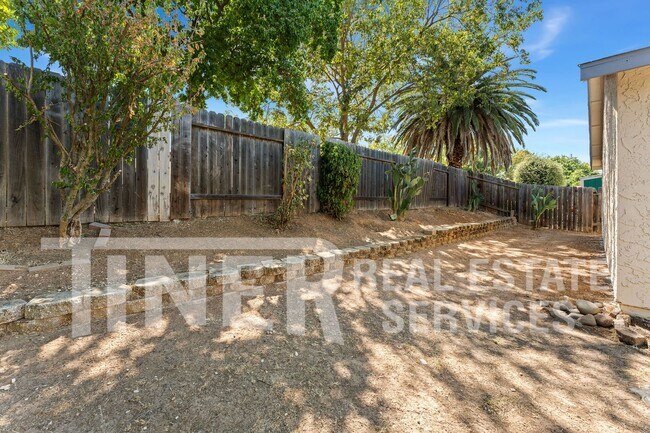 Building Photo - 10237 Country Way