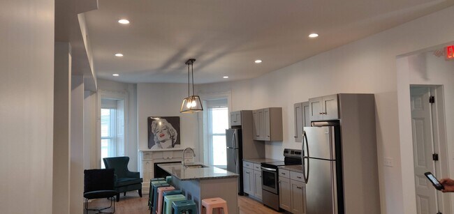 Building Photo - 53 Main St