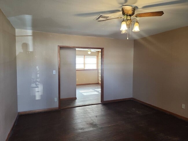 Building Photo - 2 Bed 1.5 Bath in OKC!