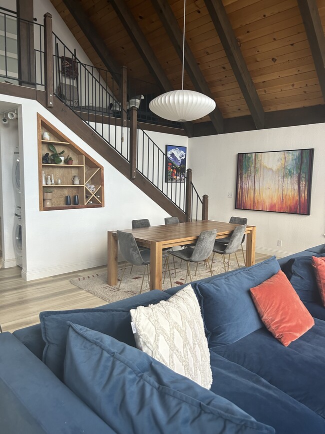 Building Photo - 2156 Chiapa Dr