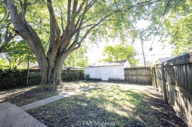 Building Photo - "Spacious 4-Bedroom Haven in Indianapolis – Your Perfect 1,444 Sq Ft Retreat!"