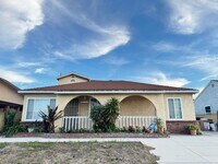Building Photo - Charming 3-Bedroom Front Home only in Norwalk
