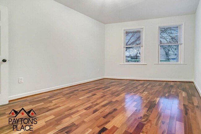 Building Photo - Spacious Apartment with Outdoor space
