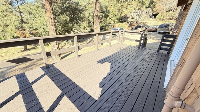 Building Photo - Loft Cabin in Pine Cove