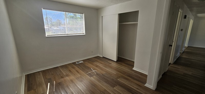Building Photo - 9831 S Darin Dr