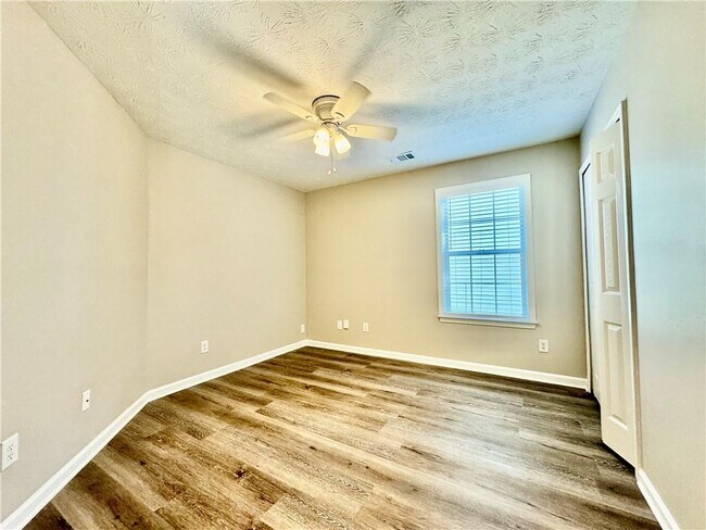 Building Photo - 3205 Northcliff Dr